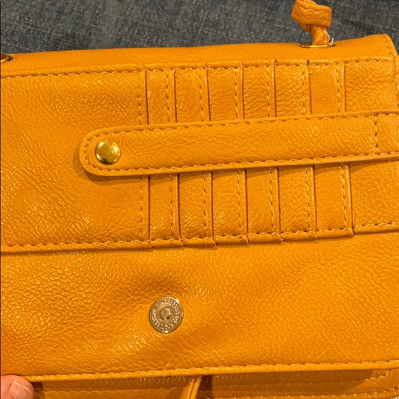 Co-Lab Crossbody Wallet, Gold - Picture 6 of 6